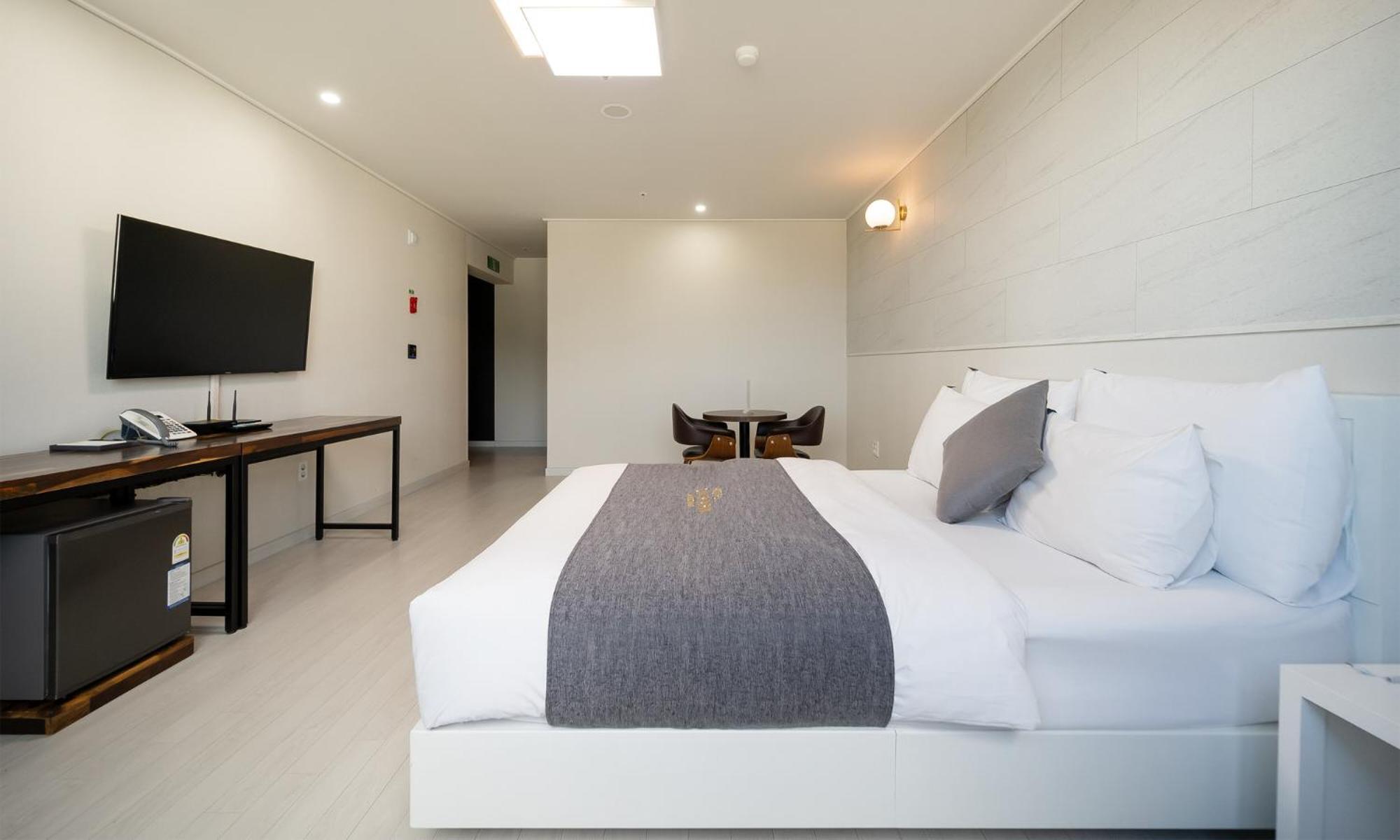 Cm Park Hotel Andong Exterior photo